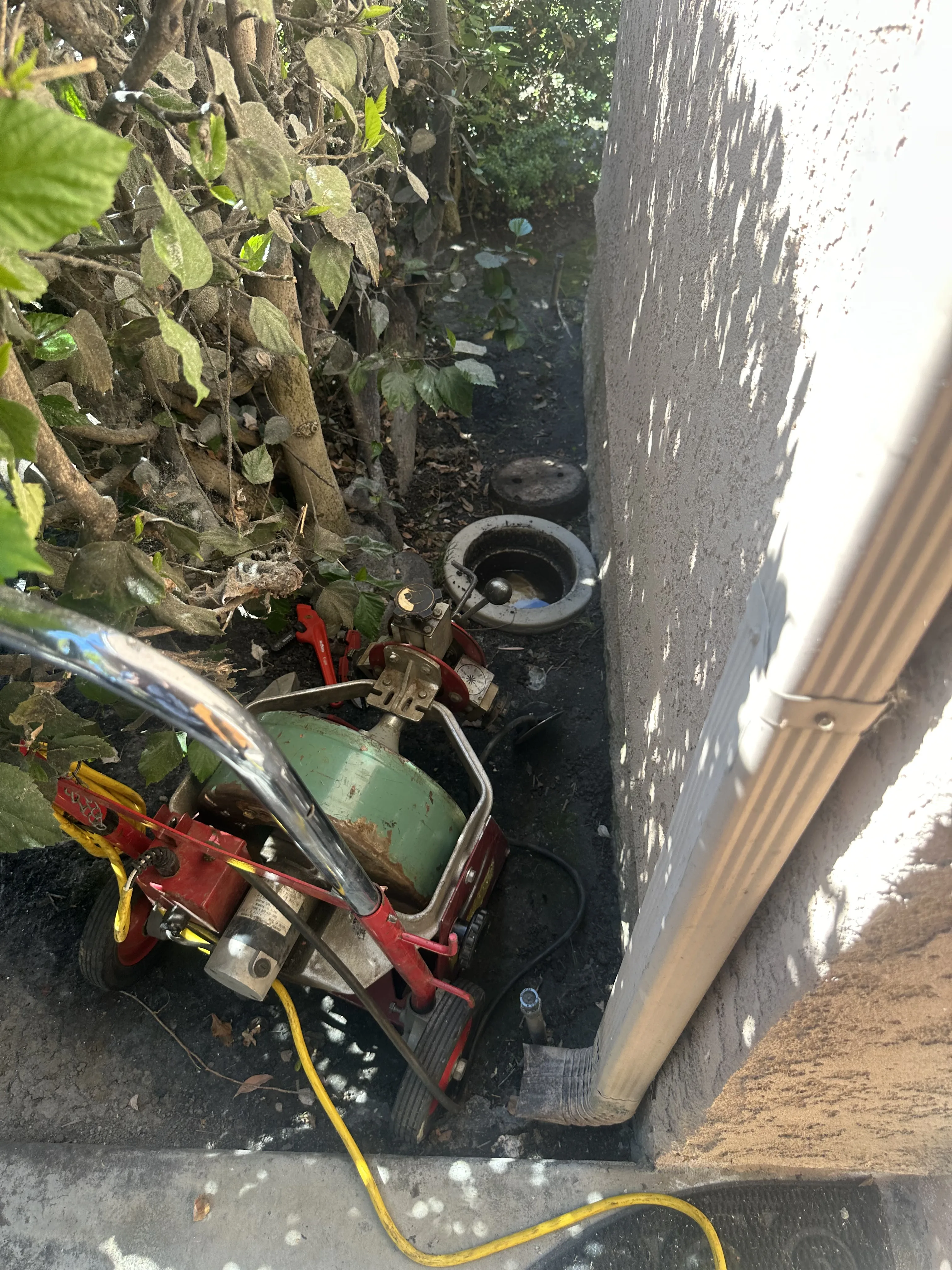 Commercial drain cleaning machine