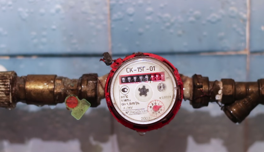 Inspecting leaks as an yearly plumbing maintenance check