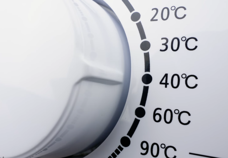 Using cold or warm water to conserve water when washing clothes