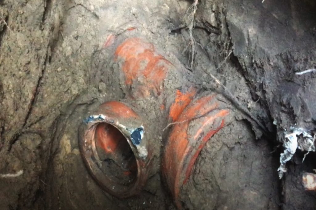 clay sewer pipes