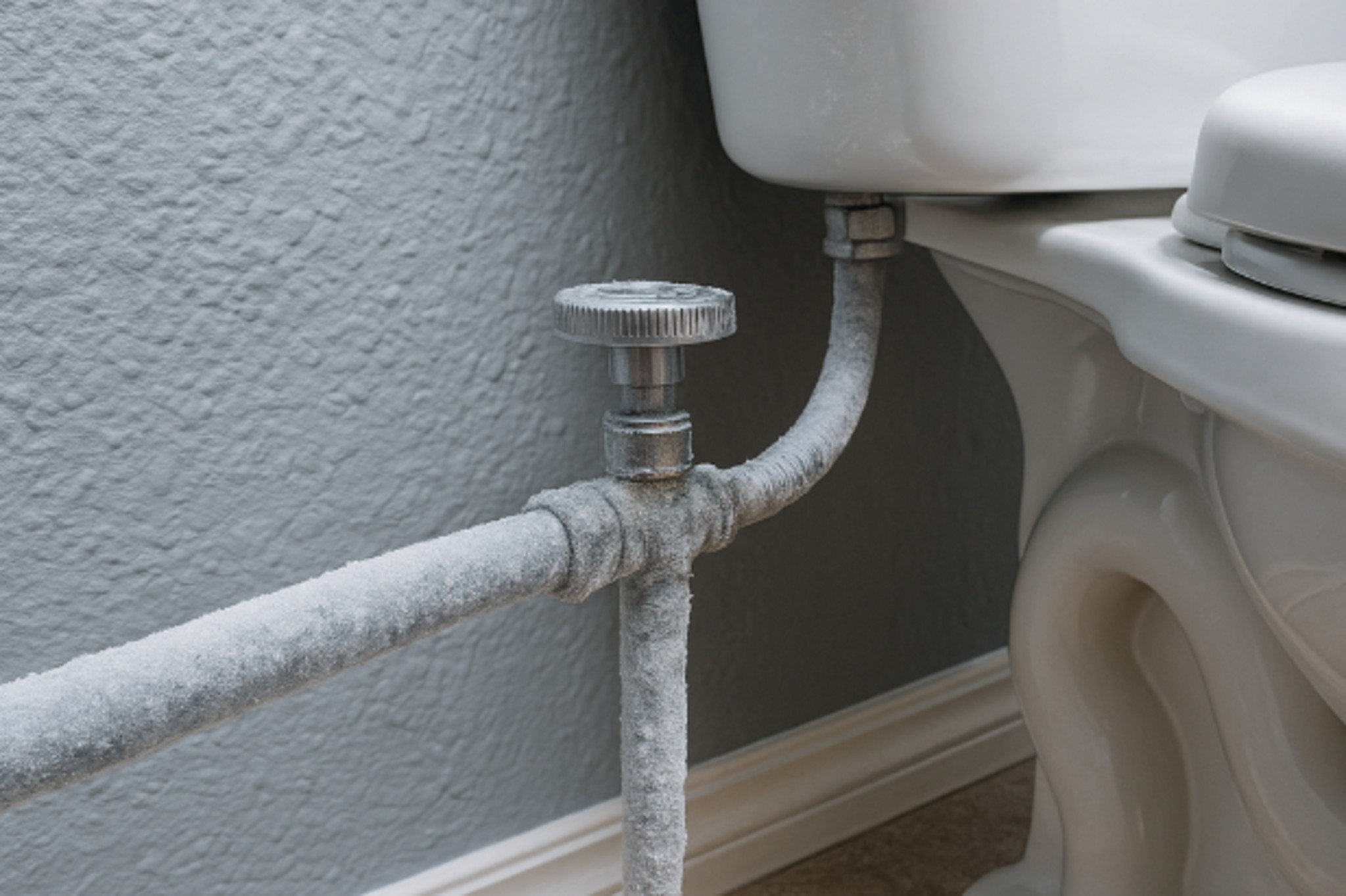 How to Flush a Toilet When Pipes are Frozen
