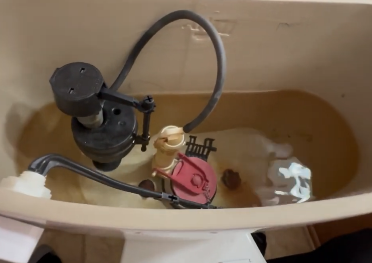 Flapper toilet flush valve