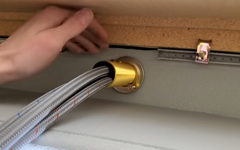 Connecting the attachement ring to the new faucet